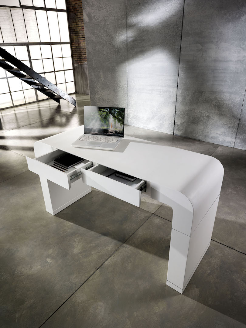 Scrivania Cloud di Profili Design. Scrivania moderna, stile industrial. Due cassetti nascosti all'interno.
