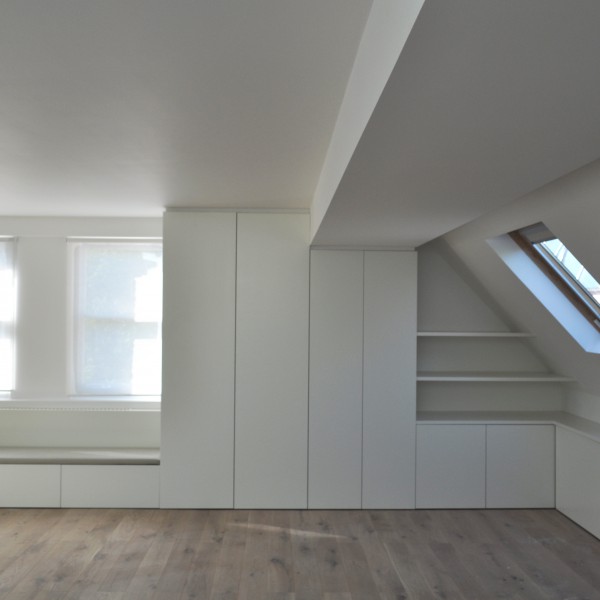 Cabina armadio, camera da letto. | Profili - Falegnameria & Design Realizzazione della camera padronale. Armadiature realizzate su misura. Ante tamburate laccate ed interni in multistrato.