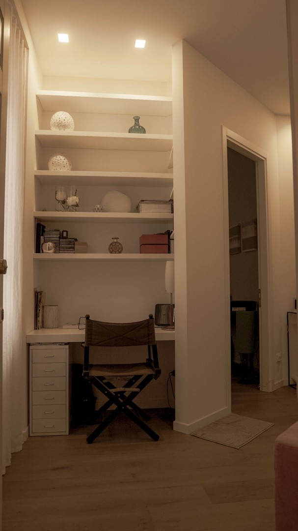 Arredamento su misura realizzato da Profili - Falegnameria & Design. Zona ufficio in casa.