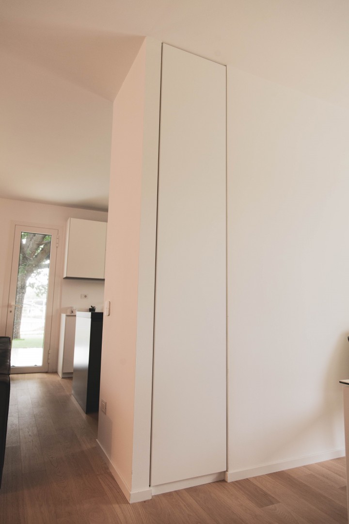 Arredamento su misura realizzato da Profili - Falegnameria & Design.